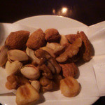 エリクシール - 付きだし（ミックスナッツ）