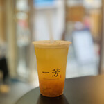 Yifang Taiwan Fruit Tea - 込680円：ピーチフルーツティーソーダ