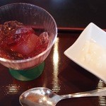 Okinawa Ryouri Izumi Tei - 無花果ゼリーと杏仁豆腐。
                        