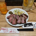 牛たん炭焼利久 - 牛たん極焼（5枚10切）［4,730円］、角ハイボール男前［429円］