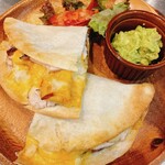 JapaMex&Mexican Dining TacoTaco - チーズたっぷりチキンケサディーヤ