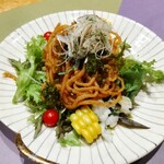 九つ井 - 揚げそばサラダ