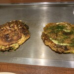 ねぎ焼やまもと - 「ねぎ焼き：ハイデラックスねぎ」と「お好み焼き：海鮮デラックス玉」