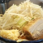 太一商店 - 山盛野菜、ニンニク、豚