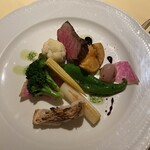 ピアット スズキ チンクエ - メインの魚と肉を両方少しづつ