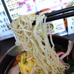 中華麺房 東龍 - 「麺」リフト⤴️細麺にスープが絡んで美味♥️