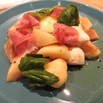 渡辺 - 桃と生ハムの前菜