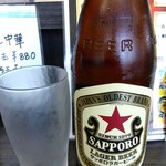 中華麺房 東龍 - 冷え冷え❄グラスとサッポロラガービール中瓶着卓＼(^o^)／