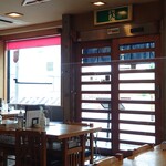 やぶ善 - 明るい玄関先。