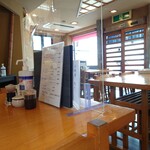 やぶ善 - お昼時は、不動通りを行き交う人も多くなります。