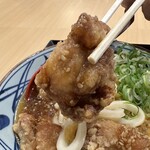 丸亀製麺 - 【2023.8.21(月)】鬼おろし鶏からぶっかけうどん（並盛）790円→760円の鶏肉