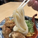 丸亀製麺 - 【2023.8.21(月)】鬼おろし鶏からぶっかけうどん（並盛）790円→760円の麺