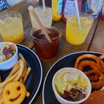 ジョージズ・バーガー - ソフトドリンクも１人１杯