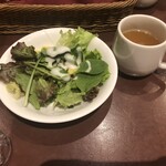 カプリチョーザ - ランチサラダ、オニオンスープ