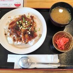 ごはん処 彩花 - バラ肉丼(並) 800円