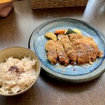 バルバルキッチンアメリ - ランチ：国産豚ロースの厚切りポークカツ(¥1,380)