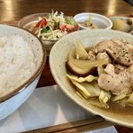 喫茶 アカリマチ - 日替わりごはんランチ [鶏肉とキャベツ煮込]