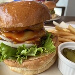 BACK COUNTRY Burger & Cafe - 