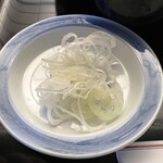 神田まつや - 薬味の白ネギです