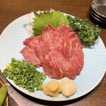 三酉屋 - 馬刺し880円