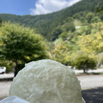 大麦代駐車場売店 - 皮は少しボソッとしてる