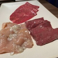 焼肉うしごろ 新宿三丁目店 - ホルモン2種、イチボ