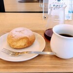 蜃気楼珈琲 - 揚げパンシュガーとドリップコーヒー。