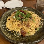 リュリュ - 牛スジと青ネギのペペロンチーノミックスハーブ風味