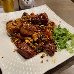 四川 郷土菜 シャンバァロウ - スペアリブ肉のスパイス炒 1400円