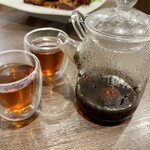 四川 郷土菜 シャンバァロウ - プーアール茶 550円