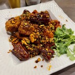 四川 郷土菜 シャンバァロウ - スペアリブ肉のスパイス炒 1400円