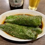四川 郷土菜 シャンバァロウ - 皮蛋とピーマンの黒酢炒め 660円