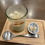 四川 郷土菜 シャンバァロウ - 杏仁豆腐 380円