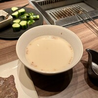 焼肉うしごろ 新宿三丁目店 - 濃厚コラーゲンのコムタンスープ