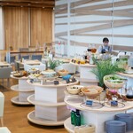 アバンダントリー - 様々な料理が楽しめるビュッフェスタイル