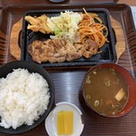 シバタ屋食堂 - 豚ロースしょうが焼き定食