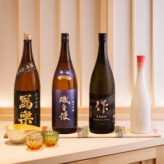 厳選した『日本酒』と『ワイン』を、常時数十種ご用意。