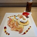 むさしの森珈琲 - フレッシュピーチのサマーパンケーキ＆アイスコーヒー