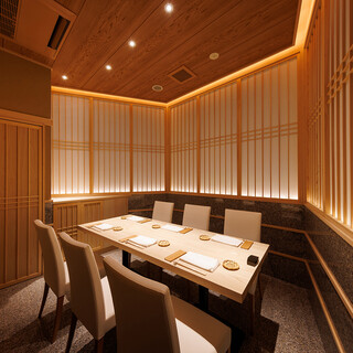 A variety of comfortable private rooms filled with the essence of Japanese culture.