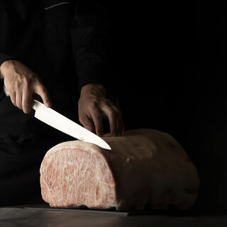 国産A5黒毛和牛の中でも最高級品のみを使用した至極の焼肉