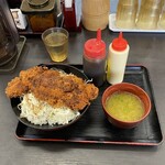 資さんうどん - ソースチキンカツ丼味噌汁付@640