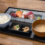 うまい魚が食べたくて - 刺身定食☆