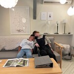 北の住まい設計社 カフェ - 食べたあとはショールームの家具で一休みだぜ〜！