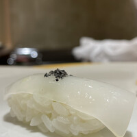 名古屋 栄 栞庵 鮨 やましろ - 剣先イカ  竹炭塩