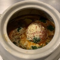 紅花別館 - 『丸ごとトマト入り8種の夏野菜とキーマのココットカレー（2000円）』