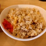 ラーメン屋 弘 - ミニ炒飯、皿に盛れば普通盛りの炒飯になるはず．．．