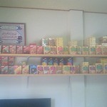 ハラールフードマルハバ - 入口付近。カレーパウダーなどですが、パッケージにはアラビア語と英語のみです