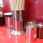 ラーメン二郎 - 卓上調味料