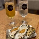 Seafood bar Ermitage - 生牡蠣うにのせ