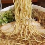 尾道ラーメン 壱番館 新宿御苑店 - 麺の感じ